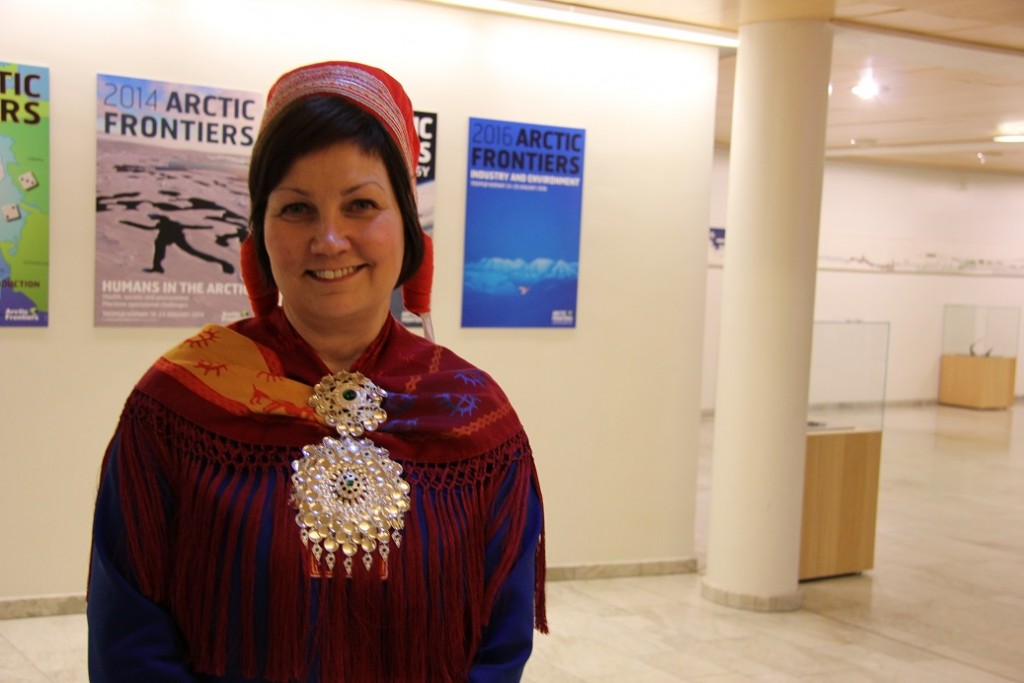 Les ministres et les politiciens étrangers à Arctic Frontiers ont souligné l'importance du respect des peuples autochtones dans le Nord lundi, mais Aili Keskitalo, présidente du Parlement lapon de Norvège (photo ci-dessus) a dit à Regard sur l’Arctique qu'ils avaient besoin de «faire ce qu’ils disent» et ne pas seulement «parler pour parler.» (Eilis Quinn / Regard sur l’Arctique)