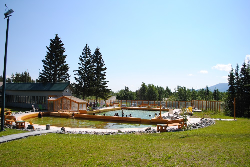 Les sources d'eau thermales de Takhini au Yukon. PHOTO : TAKHINIHOTSPRINGS.COM