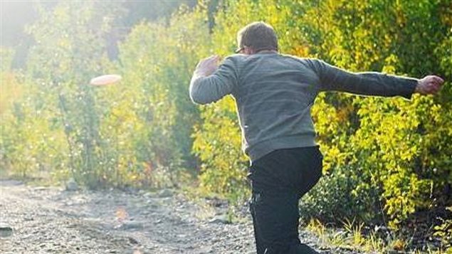 Les amateurs de disc golf au Yukon se font de plus en plus nombreux. Photo : Ryan Norquay/Facebook