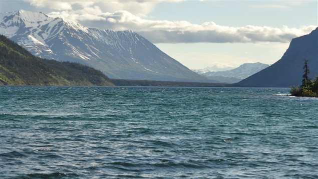 Le lac Kathleen au Yukon est situé dans le Parc national Kluane près de Haines Jonction. (Philippe Morin / ICI RADIO-CANADA)