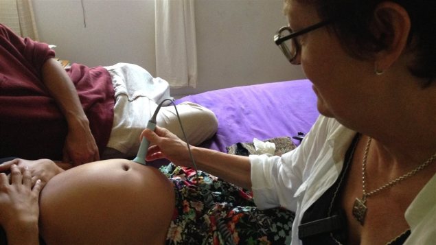 La pratique de sage-femme n'est pas reconnue ou réglementée au Yukon. (Marie-France Bélanger/Radio-Canada)
