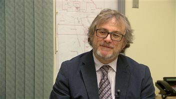 Le sous-directeur général des élections, David Wilkie, explique que plusieurs mesures pour faciliter le vote ont été mises en place. (CBC)