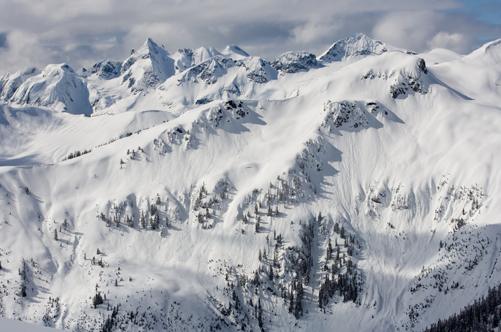 Faute de financement, l'Association d'avalanche du Yukon est contrainte de se tourner vers un système de prévisions des risques d'avalanche basées sur les observations des amateurs de plein air. (iStock)
