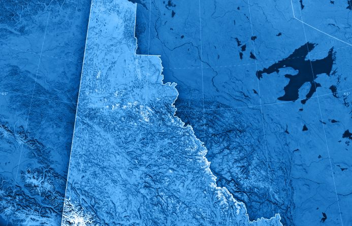 Pas-pont-glace-enjamber-fleuve-Yukon-Dawson