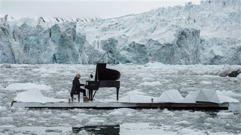 L’ONG Greenpeace a organisé en juin dernier un concert de piano historique sur l’archipel norvégien de Svalbard. Objectif : sensibiliser à la protection de l’Arctique, durement touchée par le réchauffement climatique. (Pedro Armestre via La Presse Canadienne)