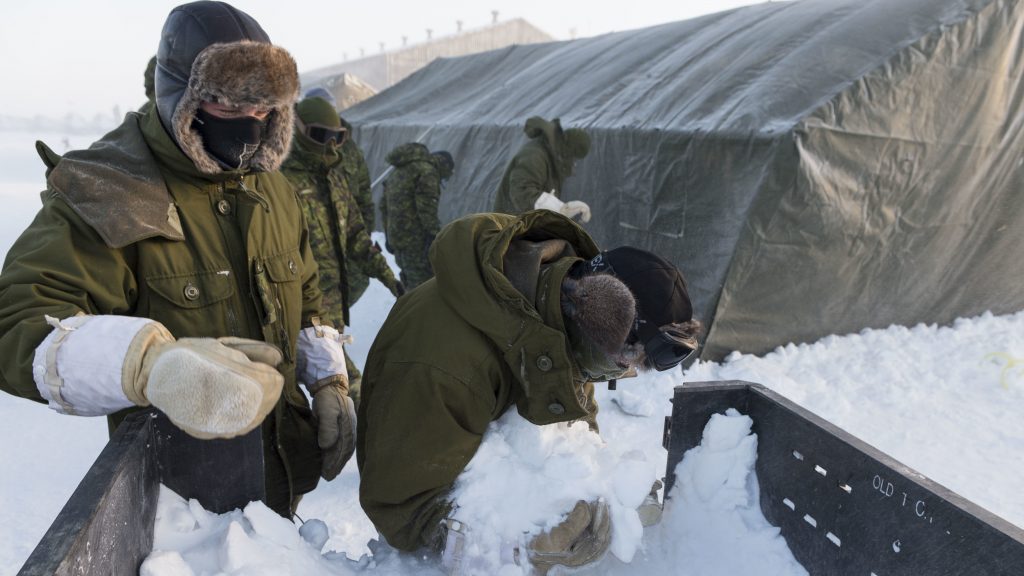 militaires-canadiens-debarquent-dans-grand-nord-5
