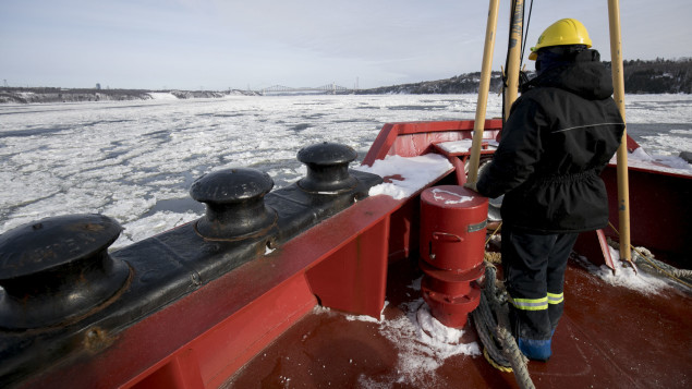 expedition-sur-brise-glace-pour-les-150-ans-du-canada