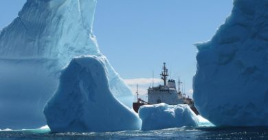 glaciers-atlantique-nord-cargo-garde-cotiere