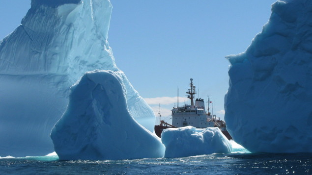 glaciers-atlantique-nord-cargo-garde-cotiere