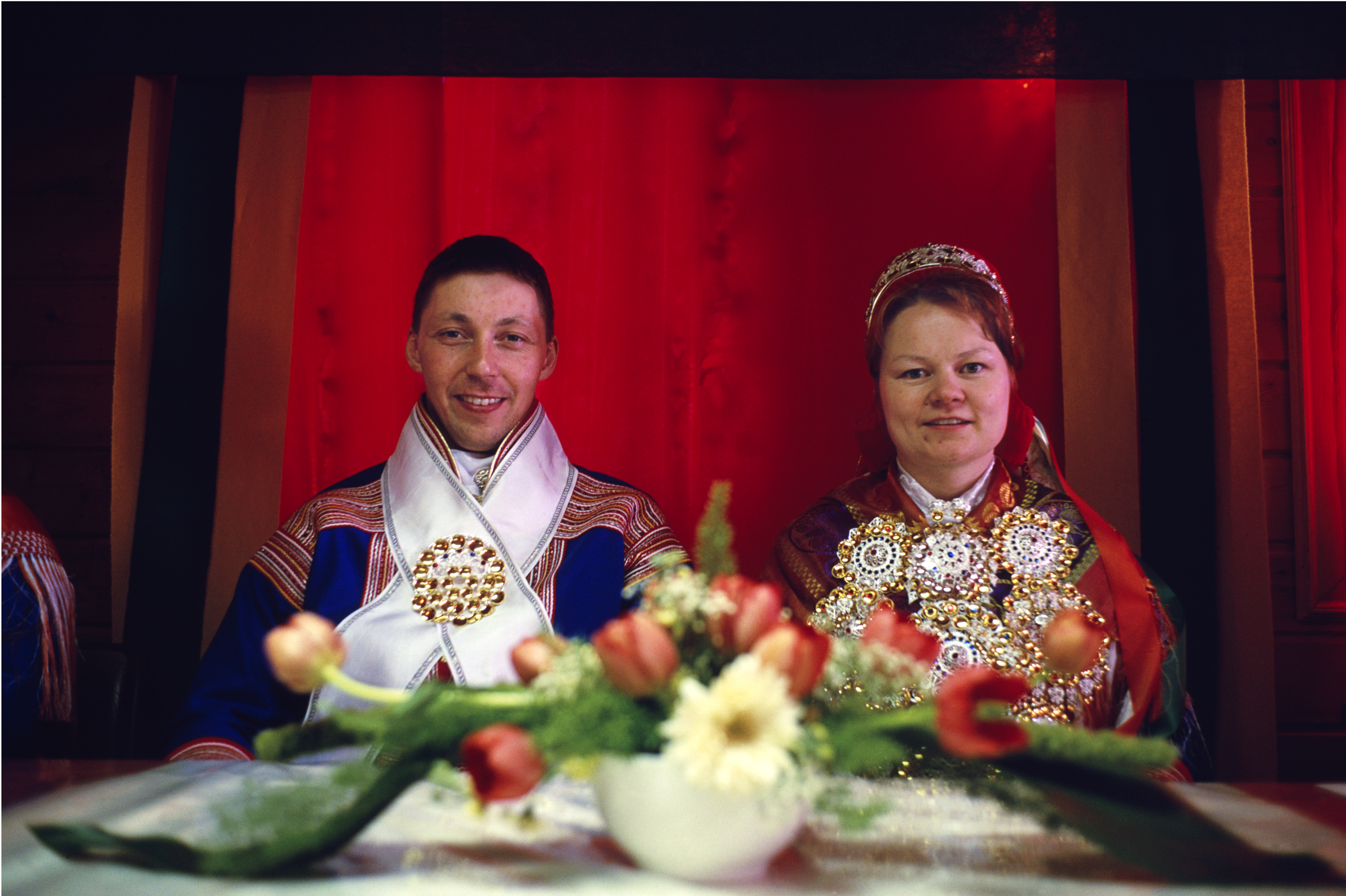 Anna K. Sokki et Per Anders Buljo ont reçu 35 rennes comme cadeau lors de leur mariage à Pâques en 2003.  Il y avait 1500 personnes présentes lors de la cérémonie.  (Courtoisie de Fred Ivar Utsi Klemetsen)