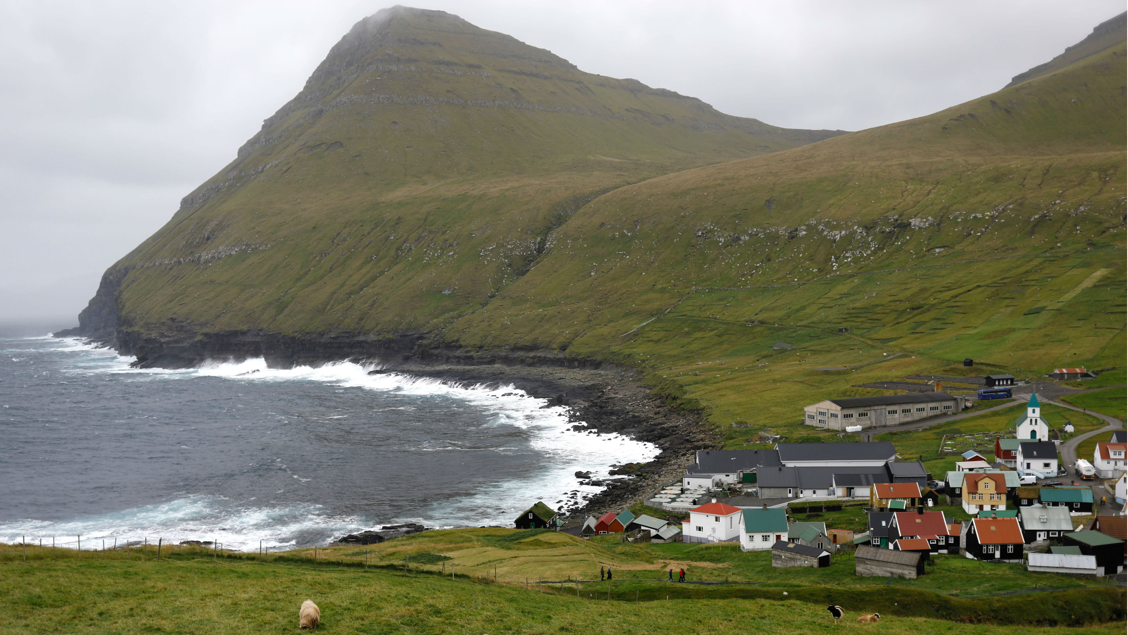 https://www.rcinet.ca/regard-sur-arctique/wp-content/uploads/sites/31/2019/05/faroe-islands-gjogv.jpg