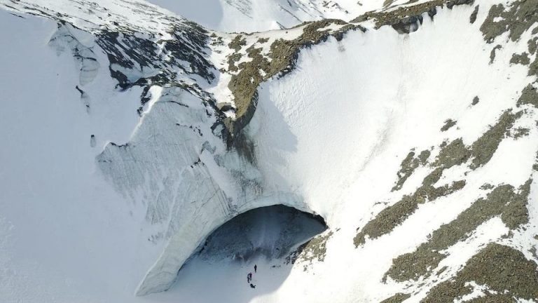 Perdus Dans L Arctique Histoire Vraie Un populaire tunnel de glace du nord-ouest du Canada s’est effondré