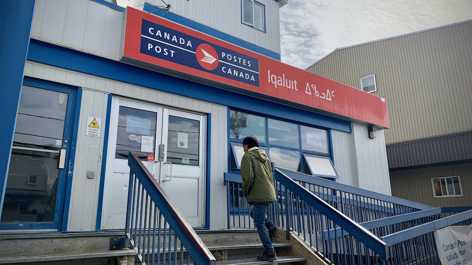 Eed goedkoop Harde wind Le bureau de poste d'Iqaluit, l'un des plus achalandés du Canada – Regard  sur l'Arctique