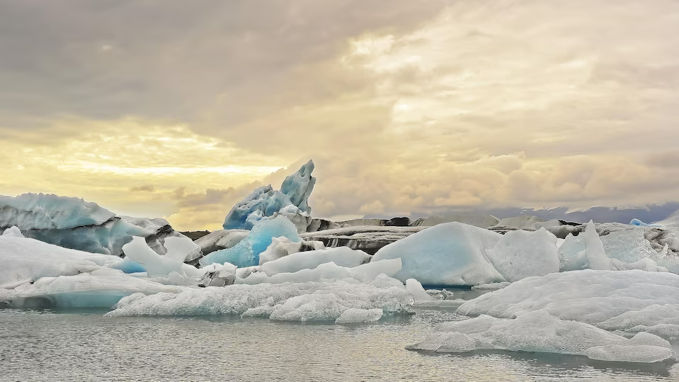 Lake area shrinking in Arctic permafrost regions, study finds – Eye on the Arctic