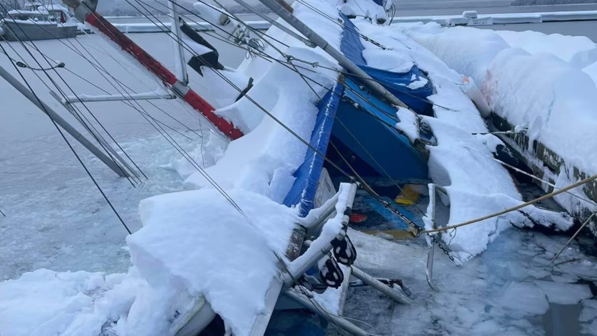 Une accumulation de neige importante fait sombrer des bateaux à Juneau