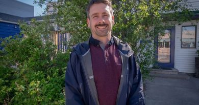 Antoine Gagnon, souriant à la caméra