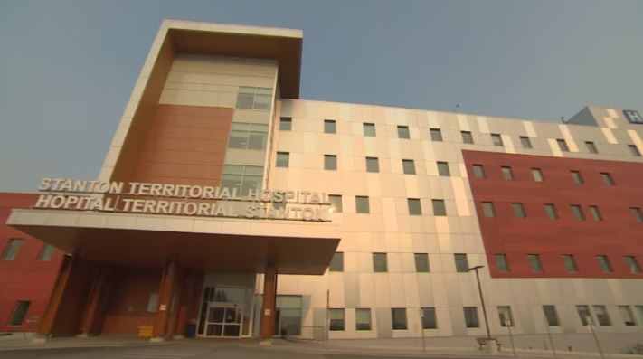 Une photo de l'hôpital territorial de Stanton prise de l'extérieur.