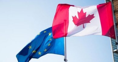 Drapeaux du Canada et de l'Union européenne.