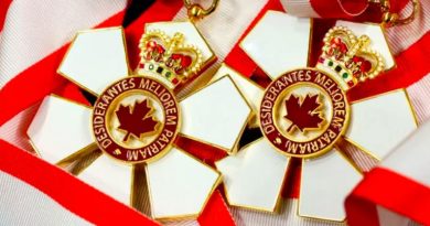 deux médailles de l'Ordre du Canada