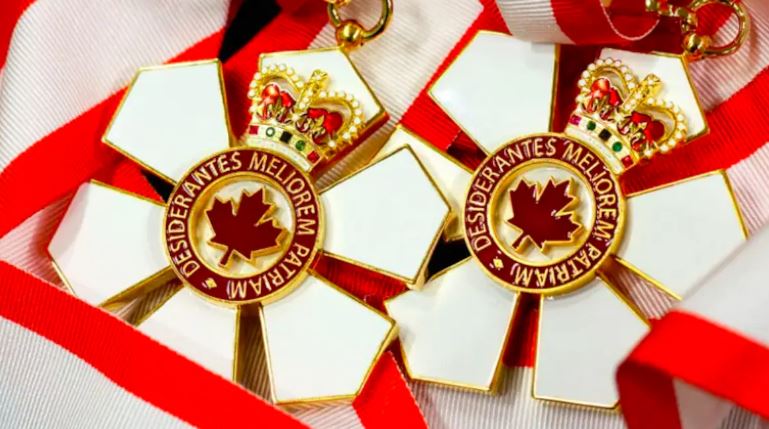 deux médailles de l'Ordre du Canada