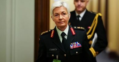 Jennie Carignan en uniforme.