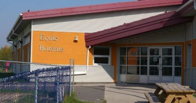 Façade de l'École Boréale, à Hay River, le 20 septembre 2023.