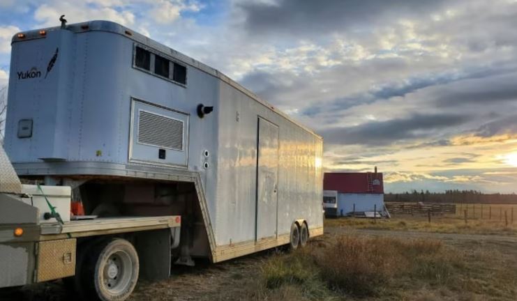Un abattoir mobile vue de l'extérieur