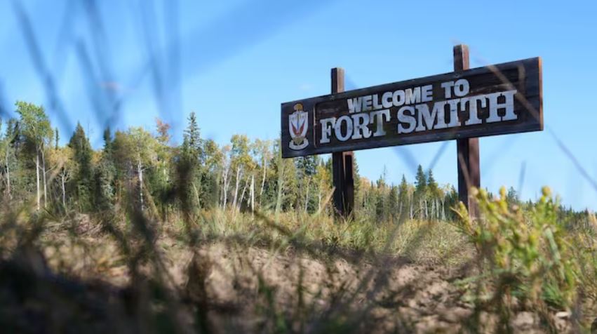 Une affiche avec la mention '' welcome to Fort Smith ''