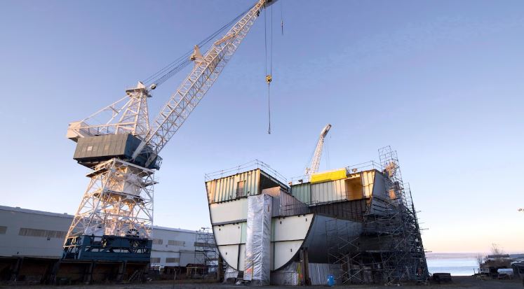 Une vue des installations du chantier naval Davie, à Lévis, au Québec.