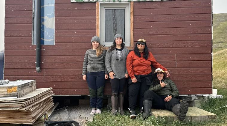 Les quatres pêcheuses posent pour la photo.