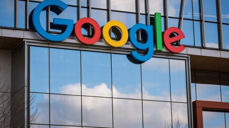 Le logo de Google sur un immeuble à Seattle, aux États-Unis.