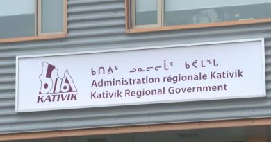 L'enseigne de l'Administration régionale Kativik.