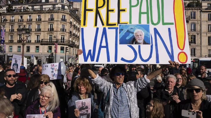 Des manifestants en soutien à Paul Watson.