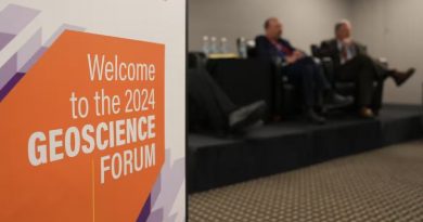 Enseigne sur laquelle est écrit, en anglais, welcome to the 2024 geoscience forum.