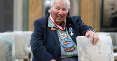 Murray Sinclair à Rideau Hall, à Ottawa, après avoir reçu l'Ordre du Canada le 26 mai 2022.