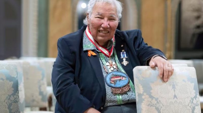 Murray Sinclair à Rideau Hall, à Ottawa, après avoir reçu l'Ordre du Canada le 26 mai 2022.