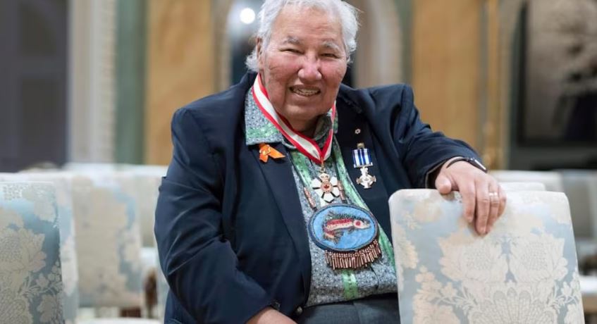 Murray Sinclair à Rideau Hall, à Ottawa, après avoir reçu l'Ordre du Canada le 26 mai 2022.
