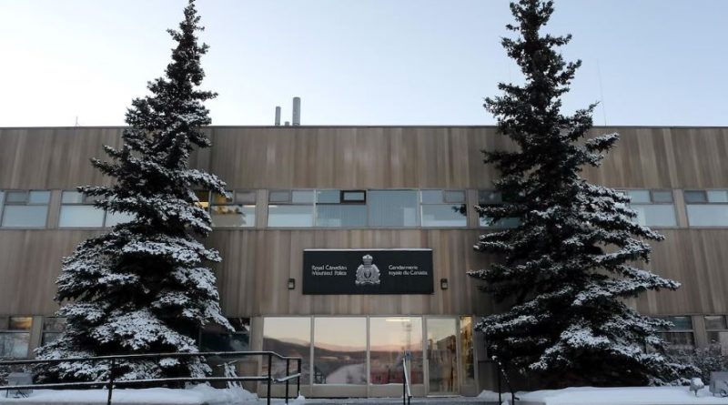 La façade du bâtiment de la GRC à Whitehorse.