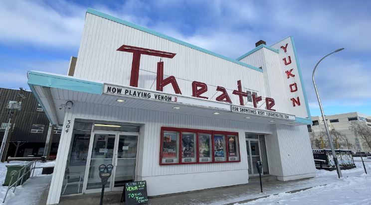 La devanture du Yukon Theater, le 20 novembre 2024.