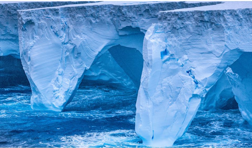 Une vue rapprochée de l'iceberg A23a.