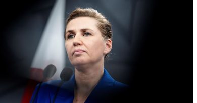 La première ministre danoise Mette Frederiksen lors d'une conférence de presse à Copenhague.