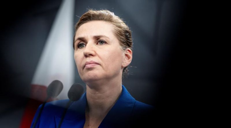 La première ministre danoise Mette Frederiksen lors d'une conférence de presse à Copenhague.
