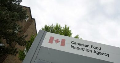 Une affiche des bureaux de l'Agence canadienne d'inspection des aliments.