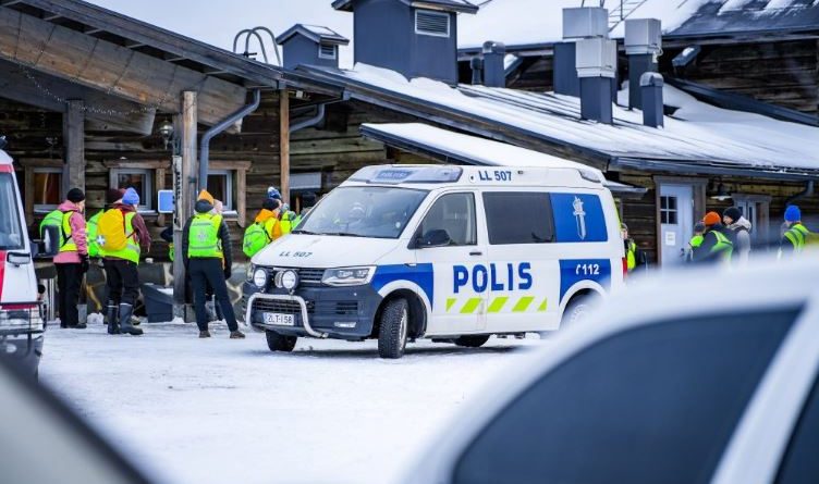 Un véhicule de police dans l'Arctique finlandais.