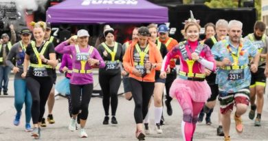 Des personnes ont pris le départ de la course.