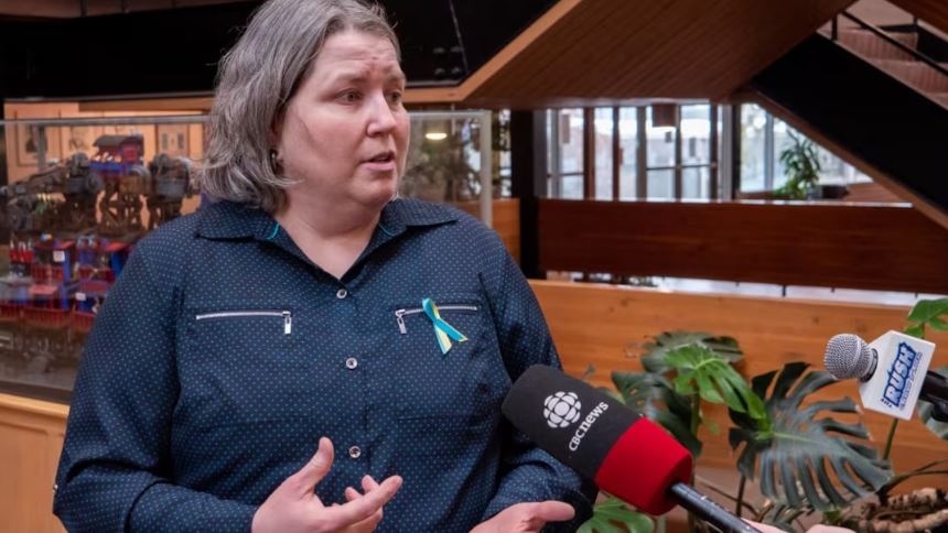 Kate White répond aux médias.