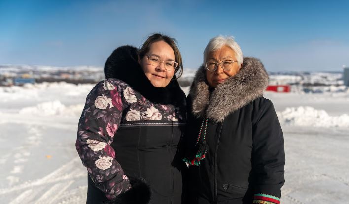 Portrait des deux femmes.