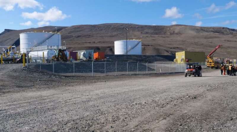 Les réservoirs de la station de Nanisivik.