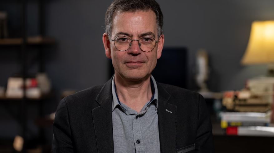 Portrait de Stéphane Roussel.