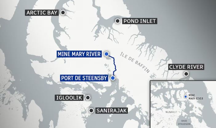 Une carte montrant l'emplacement du futur chemin de fer et du port que souhaite construire l'entreprise Baffinland dans le nord de l'île de Baffin.